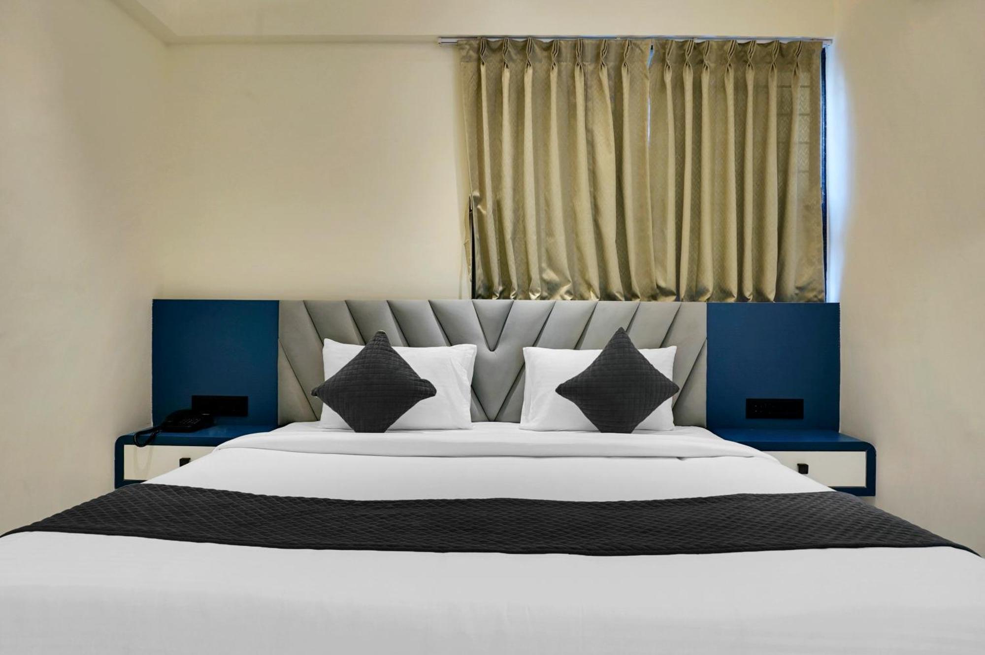 Palm Suites Baner- Indian Nationals Only Púna Exteriér fotografie