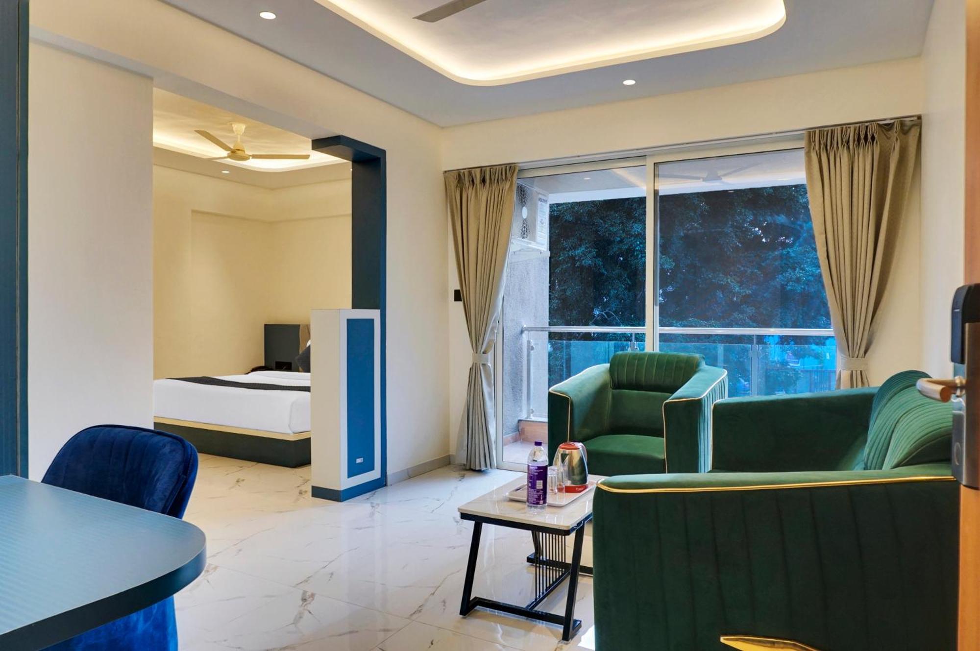 Palm Suites Baner- Indian Nationals Only Púna Exteriér fotografie