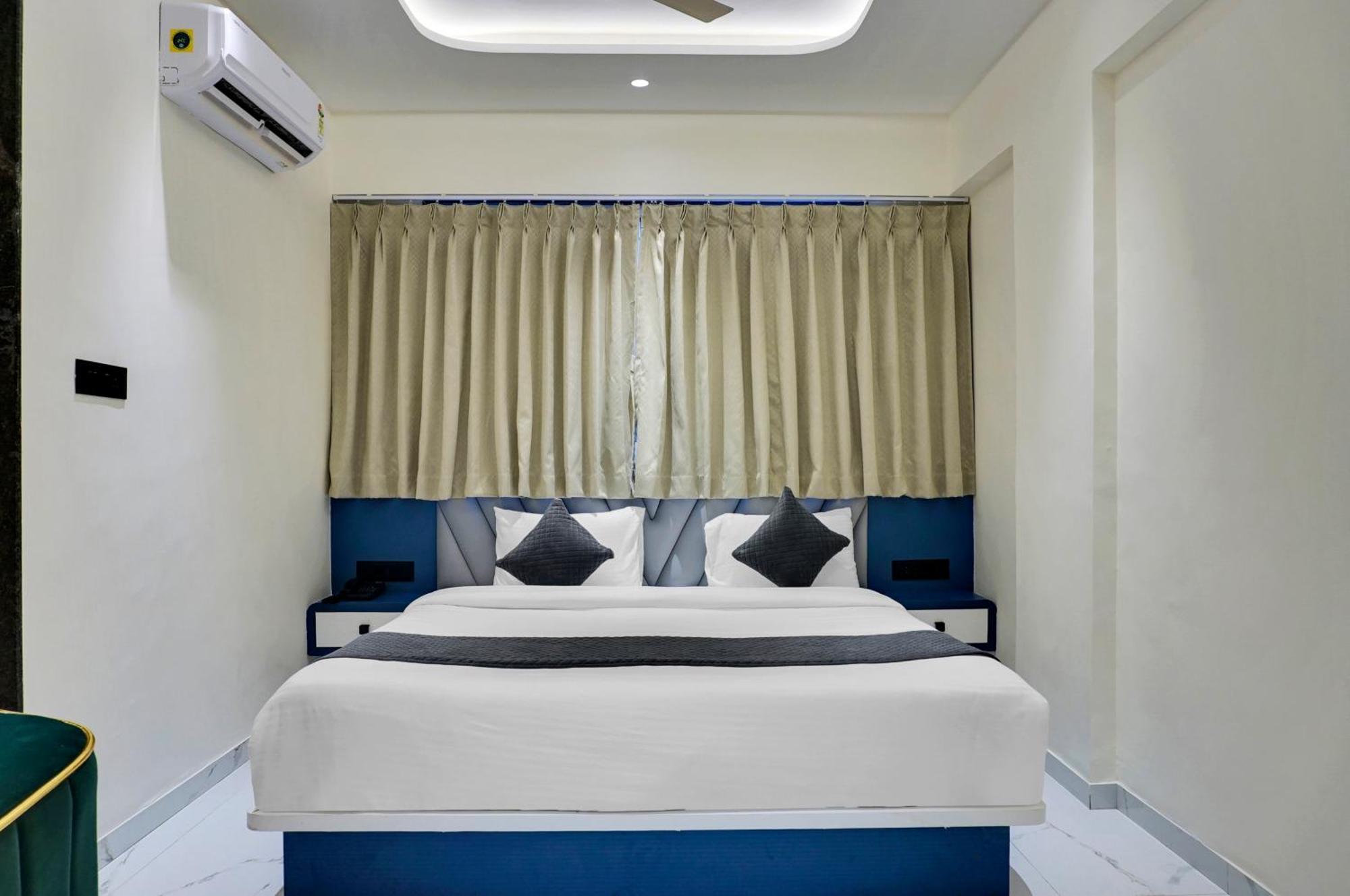 Palm Suites Baner- Indian Nationals Only Púna Exteriér fotografie