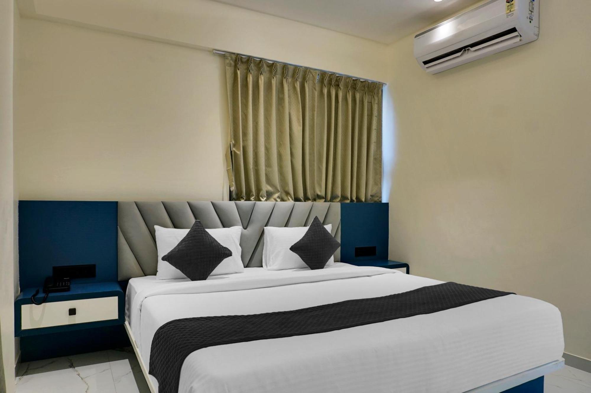 Palm Suites Baner- Indian Nationals Only Púna Exteriér fotografie