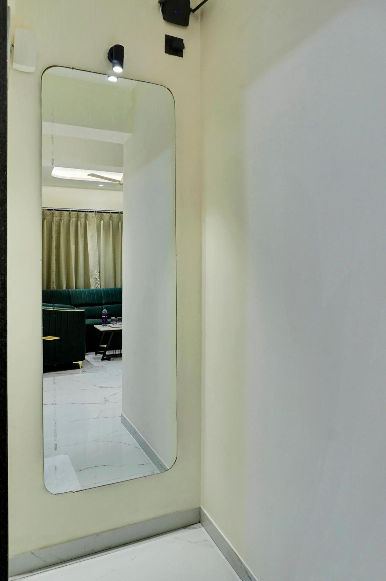 Palm Suites Baner- Indian Nationals Only Púna Exteriér fotografie