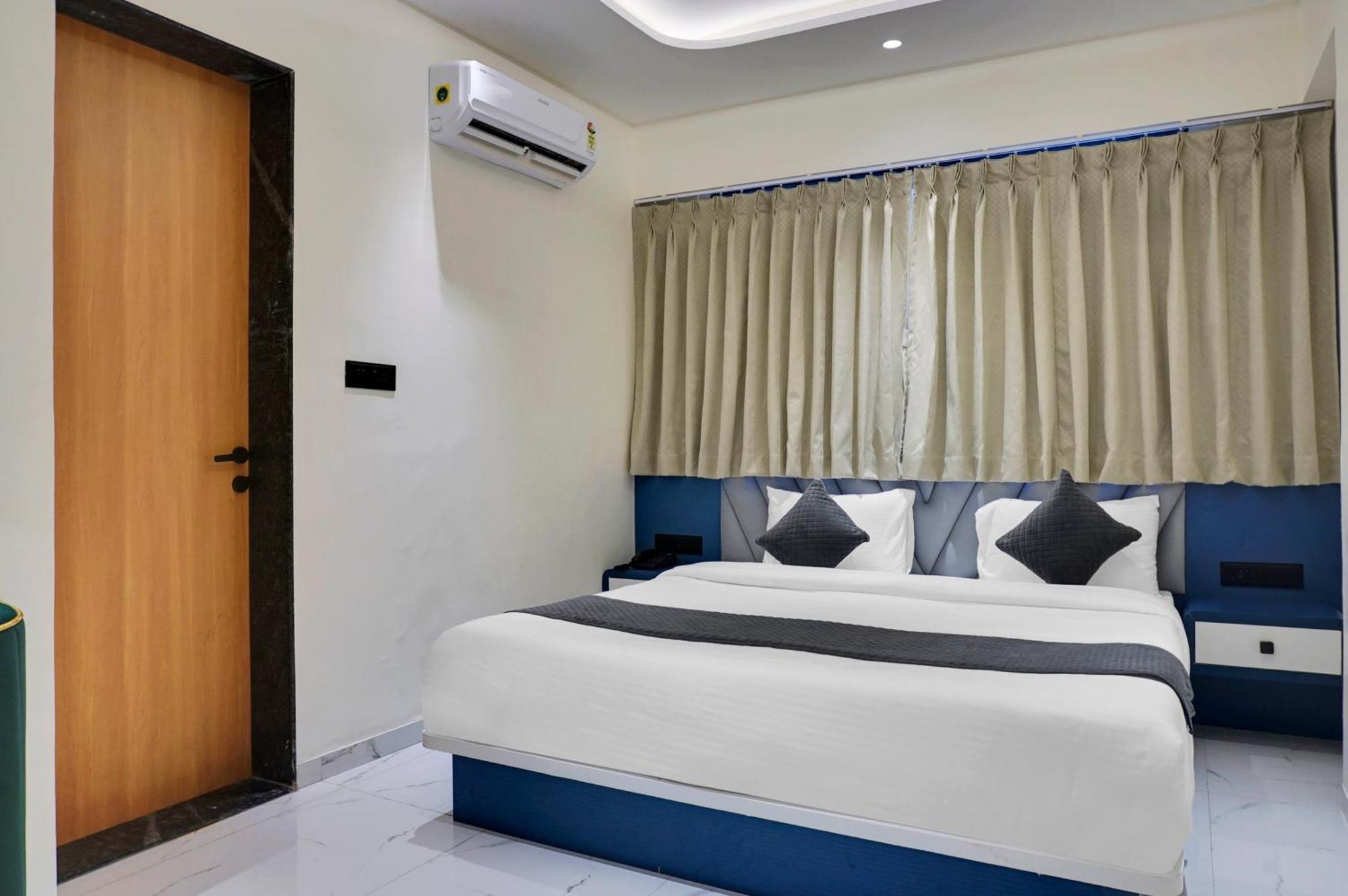 Palm Suites Baner- Indian Nationals Only Púna Exteriér fotografie